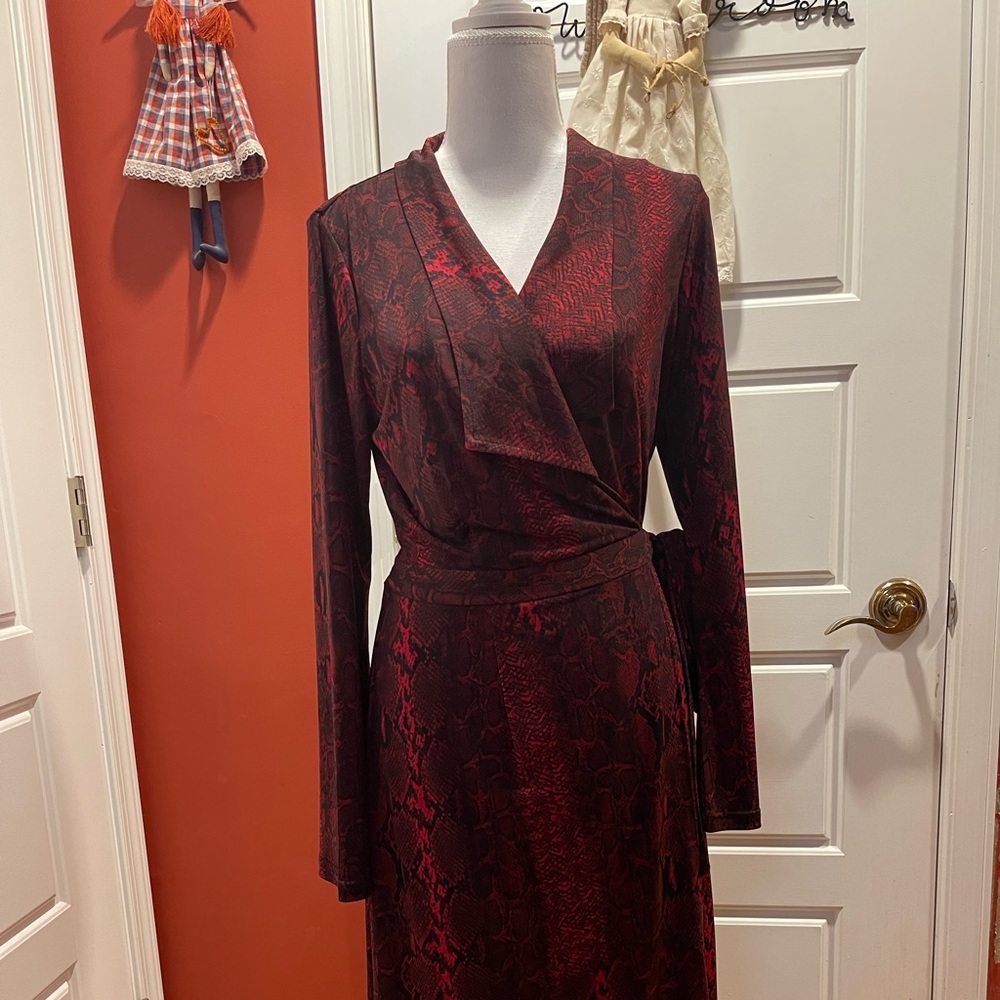 Joan Rivers Red Snakeskin Classic Wrap Knit Tie Waist Dress Size Small EUC